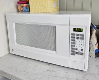 GE 1.4 Cubic Foot Microwave Oven