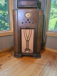 Vintage Radio Cabinet With Tubes