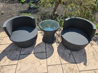 Modern Sleek Pool Seating And Table (A)