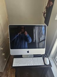 Working Condition Apple Computer With Keyboard And Mouse