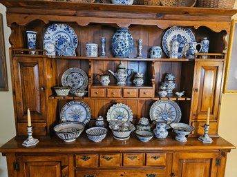 You Are Bidding On The Blue And White Dishware Here Only