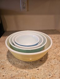 Set Of 4 Pyrex Colorful Glass Nesting Bowls