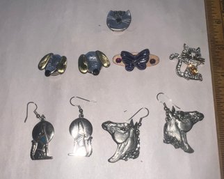 Costume Jewelry: Animals Cats Horse Dogs (Qty 8)
