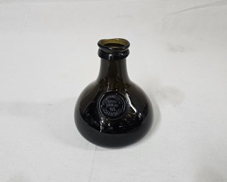 Commemorative Reproduction Colonial Williamsburg Capital Seal Handblown Glass Mallet Bottle Signed