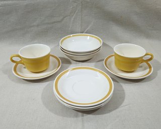 Assorted Vintage Royal China Casablanca Cavalier Ceramic Articles Group