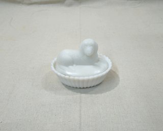 Vintage Westmoreland Dog On Nest Glass Covered Dish