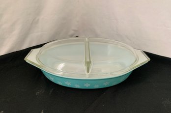 Pyrex White Snowflake On Turquoise Divided Dish W/lid