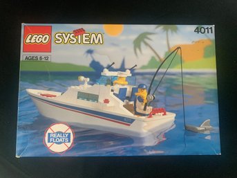 Lego Boat Set 4011 Cabin Cruiser Minifigures, Instruction & Box
