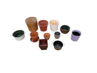 Assorted Indoor & Outdoor Planters, Pots & Decorative Baskets