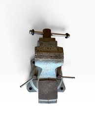 Heavy-Duty Swivel Bench Vise With Anvil