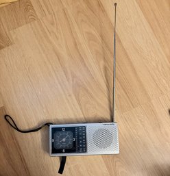 Realistic Chronomatic-242 AM/FM Alarm Clock Radio