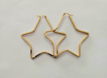 BRAND NEW PAIR OF GOLD FILLED STAR SHAPED EARRINGS WITH FAUX RHINESTONES.