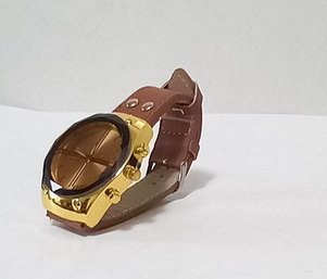 BRAND NEW QUARTZ VANDROSS 1023B GOLD TONED STAINLESS STEEL BACK REPLICA MENS WATCH IN HOLDER AND BOX