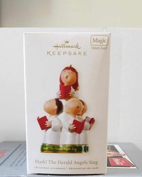 LIKE NEW 2013 HALLMARK KEEPSAKE HARK THE HERALD ANGELS SING HANDCRAFTED CHRISTMAS TREE ORNAMENT