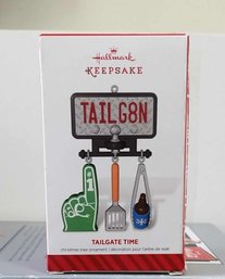 LIKE NEW 2013 HALLMARK KEEPSAKE TAILGATE TIME ARTIST CRAFTED CHRISTMAS TREE ORNAMENT