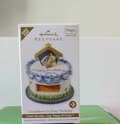 LIKE NEW 2012 HALLMARK KEEPSAKE COUNTDOWN TO JESUS' BIRTHDAY BATTERY OPERATED CHRISTMAS TREE ORNAMENT