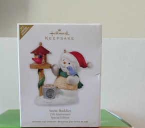 LIKE NEW 2012 HALLMARK KEEPSAKE SNOW BUDDIES HAND CRAFTED CHRISTMAS TREE ORNAMENT