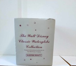 THE WALT DISNEY CLASSIC WATERGLOBE COLLECTION-SLEEPING BEAUTY WINDUP MUSICAL WATERGLOBE READ DESCRIPTION