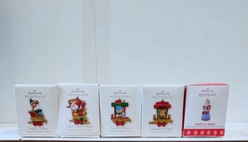 LOT OF 5 LIKE NEW HALLMARK KEEPSAKE MINIATURE HAND/ARTIST CRAFTED CHRISTMAS TREE ORNAMENTS