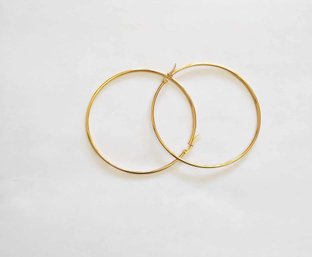 BRAND NEW PAIR OF GOLD FILLED HOOP EARRINGS. MEASURES 2 1/2 X 2 1/2''