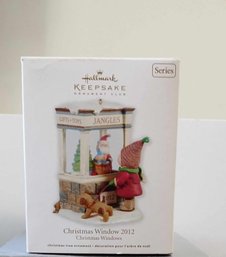 LIKE NEW 2012 HALLMARK KEEPSAKE CHRISTMAS WINDOW 2012 HAND CRAFTED CHRISTMAS TREE ORNAMENT