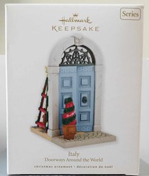 LIKE NEW 2010 HALLMARK KEEPSAKE ITALY DOORWAY AROUND THE WORLD HAND CRAFTED CHRISTMAS TREE ORNAMENT