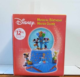 2001 WALT DISNEY MUSICAL BIRTHDAY WATERGLOBE