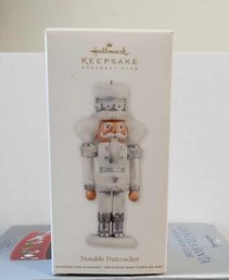 LIKE NEW 2012 HALLMARK KEEPSAKE NOTABLE NUTCRACKER HAND CRAFTED CHRISTMAS TREE ORNAMENT