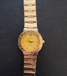 BRAND NEW VERSACE WOMENS WRIST WATCH