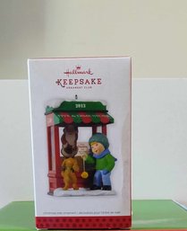 LIKE NEW 2013 HALLMARK KEEPSAKE FIVE AND DIME ARTIST CRAFTED CHRISTMAS TREE ORNAMENT