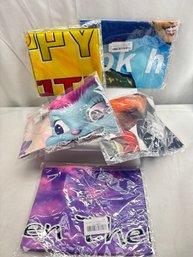 Lot Of 5 Mixed Home Decor Tapestries. Different Patterns