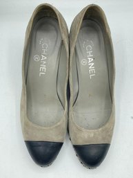 Chanel Gray Suede Black Leather Cap Toe Chain Trim Size 37.5