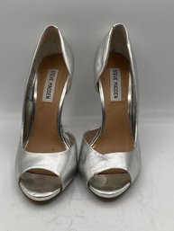 Steve Madden Rachael Silver Leather Pep Toe Size 7.5