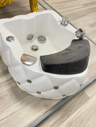 Pedicure Salon Tub White Color With Accessories. 4-4