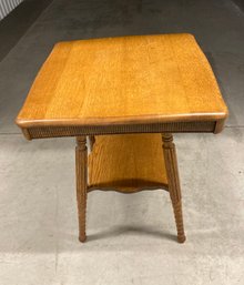 Oak Table With Reeded Legs And Bottom Shelf 28.5 X 17.75
