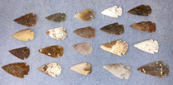 Assortment Of 20 Flint/Chirt Arrowheads