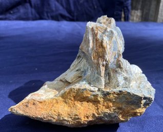 New Hampshire Kyanite 1 Pound 5 Ounces