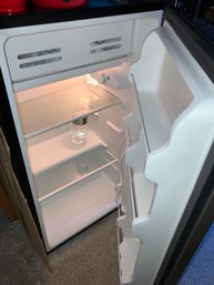 Frigidaire Refrigerator 34 X 19 X 18