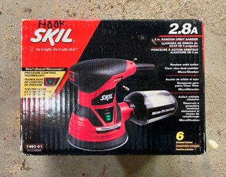 Skil 2.8 Sander & Sandpaper