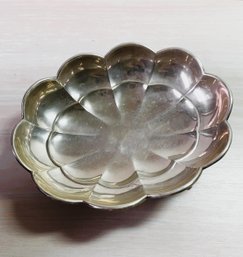 (A37)   Vintage Sterling Silver Watson Exemplar Scallop Edge Dish With 3 Feet