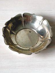(D4)   Vintage Watson Company Sterling Bowl With Petal Edge