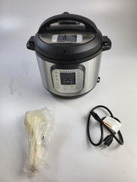 Instant Pot Electric Pressure Cooker Model IP-dUO60 V3 Looks Brand New 6 Quart