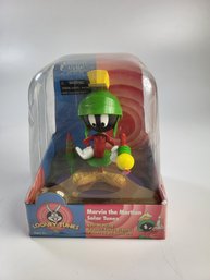 B - Fusion Marvin The Martian Solar Tunes Self Moving Powered By Sunlight Brand New Looney Tunes