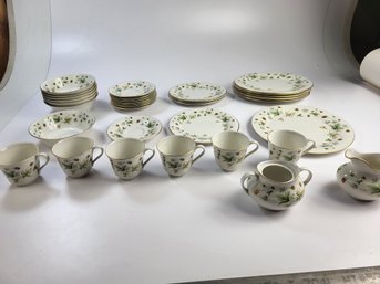 Royal Doulton England ' Strawberry Cream ' Fine China Set - Lunch / Coffee Service / Dessert  Sugar Excellent