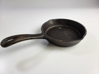 R - Wagners 1891 Original Cast Iron Cookware 6 1/2 Inch Skillet