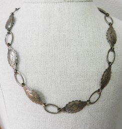 (A20)   Vintage Unmarked Tested Sterling Fred Harvey Era Hammered Concho Necklace