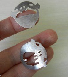 (A21)   Vintage Sterling Silver Silhouette Cut Out Faces Earrings