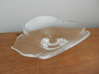 (A26)   Vintage Steuben Donald Polland Calyx Petal Dish