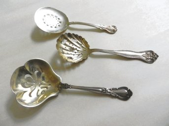 (D13)   Vintage 3 Pierced Sterling Silver Spoons