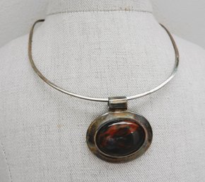(E5) Vintage Sterling Silver Choker Collar With Brown Swirl Stone Pendant